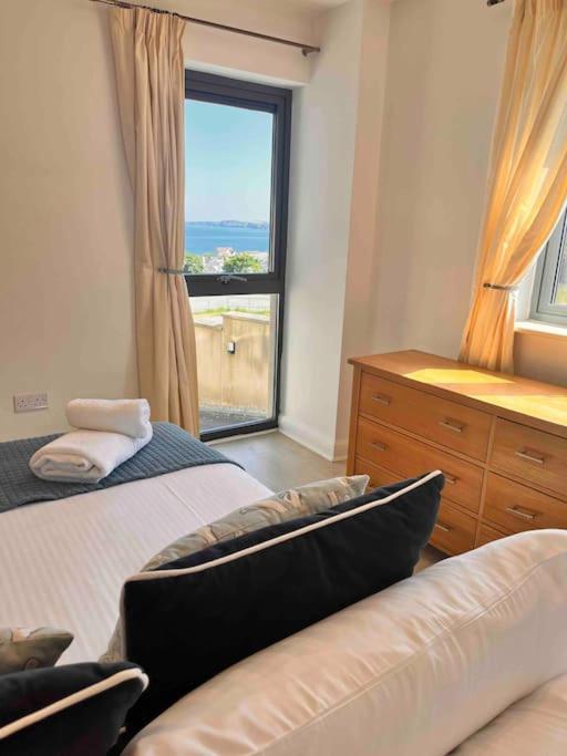 2Bed With Pool & Sea View Apartment New Quay Extérieur photo