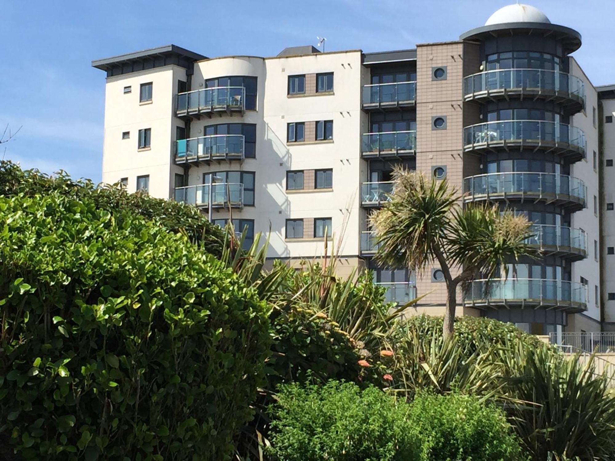 2Bed With Pool & Sea View Apartment New Quay Extérieur photo